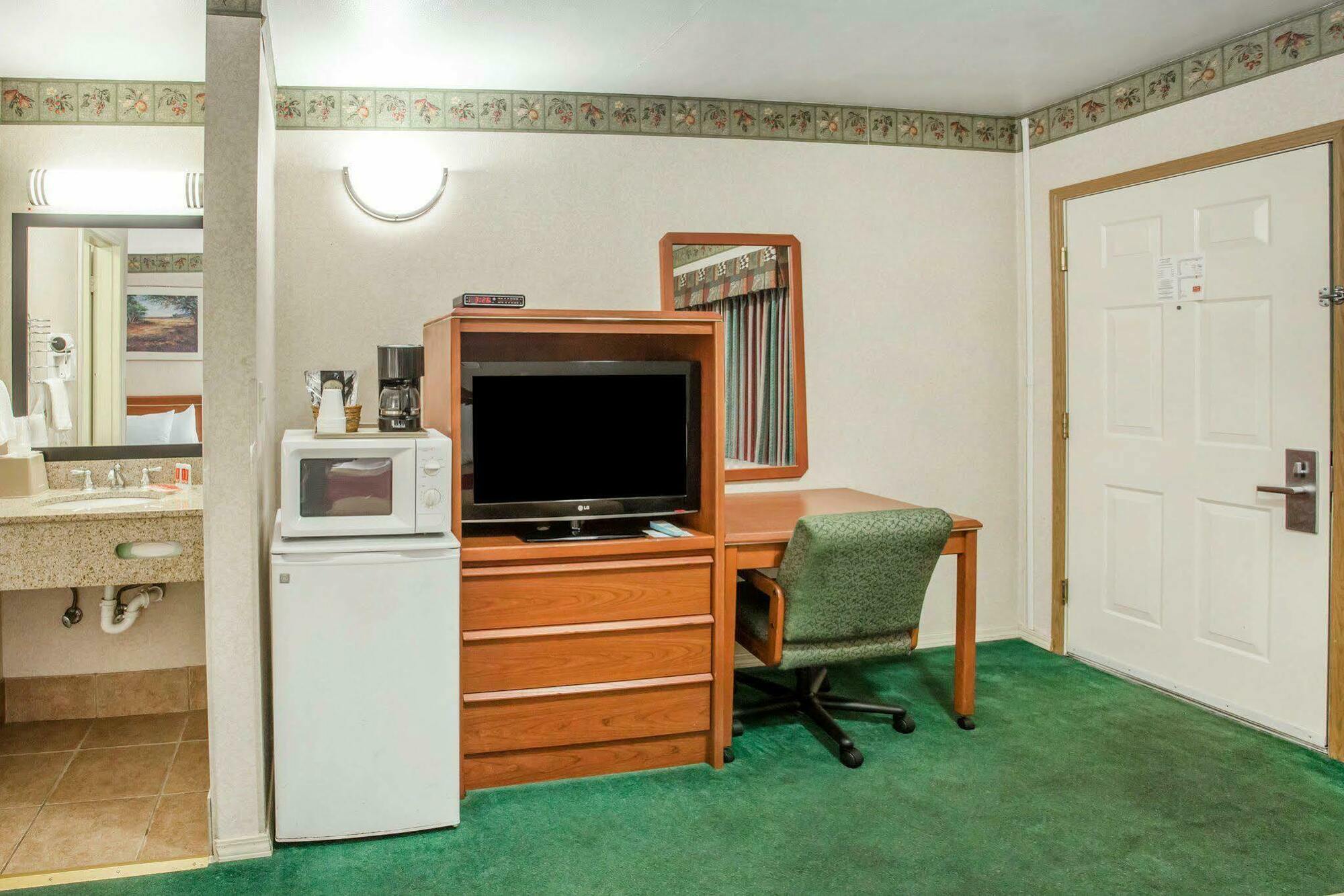 Studio 6 Suites Vancouver Wa Waterfront Eksteriør billede